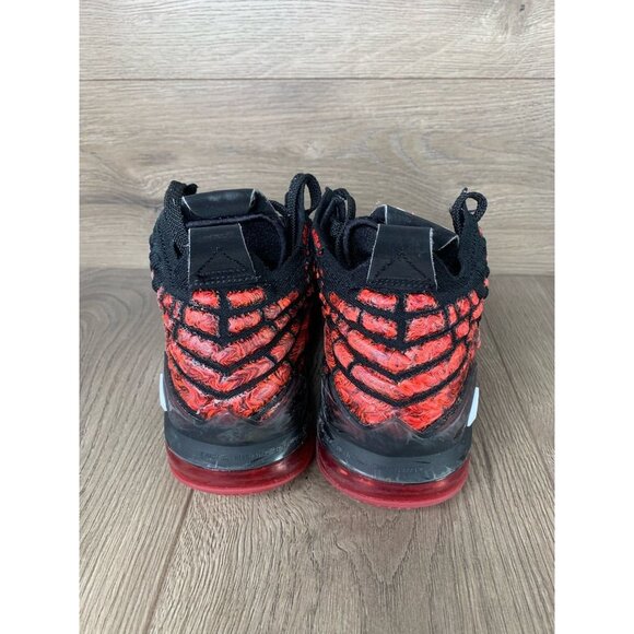 Nike Boys Lebron Size 5.5 - 17 Sneaker Athletic Black Red Pull Tab Logo Lace Up - Picture 2 of 10